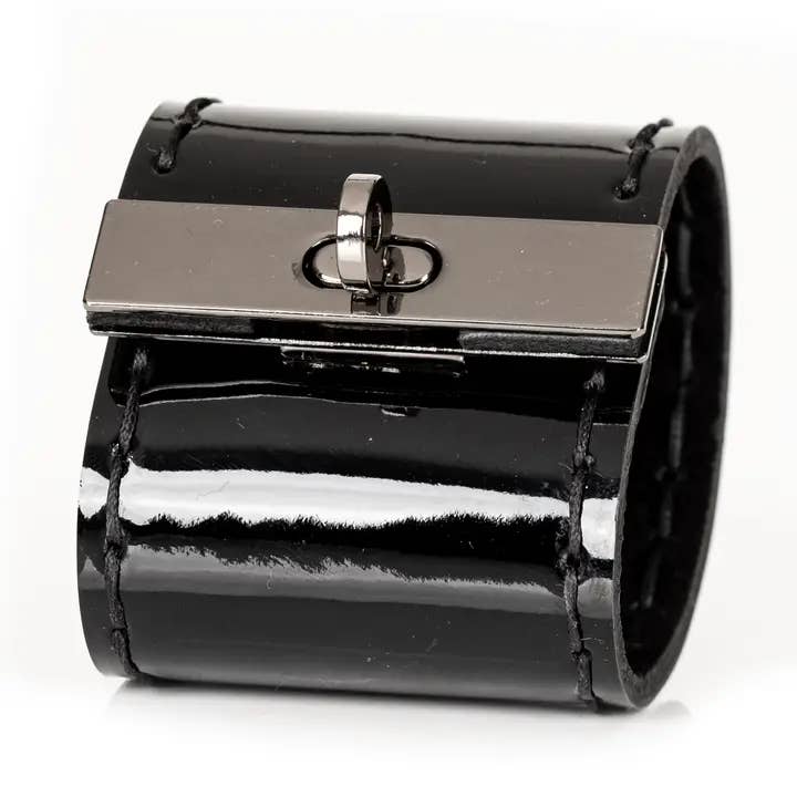 Lock Patent Leather Cuff Black High-Gloss Statement